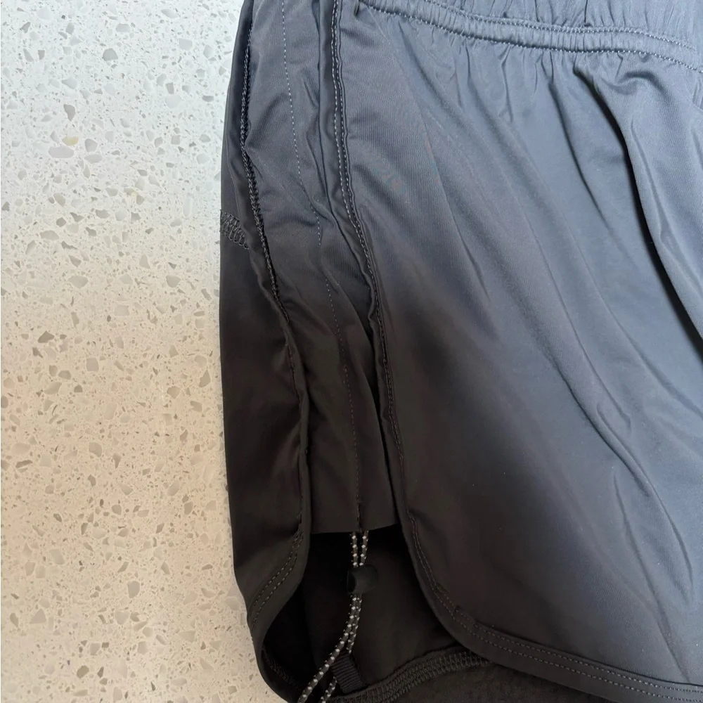 Lululemon sz 8 tie on the side shorts